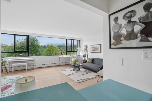 302-710 Chilco Street, Vancouver, BC - Indoor Photo Showing Living Room
