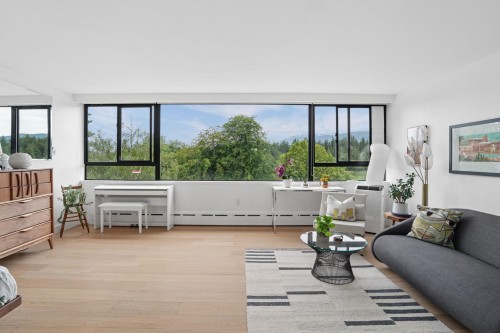 302-710 Chilco Street, Vancouver, BC - Indoor Photo Showing Living Room