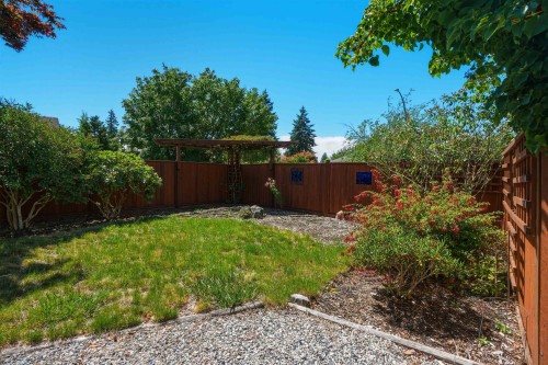 5616 Emerson Road, Sechelt, BC - Outdoor