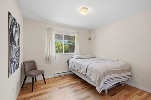 5616 Emerson Road, Sechelt, BC - Indoor Photo Showing Bedroom