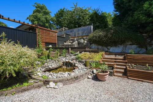5616 Emerson Road, Sechelt, BC - Outdoor