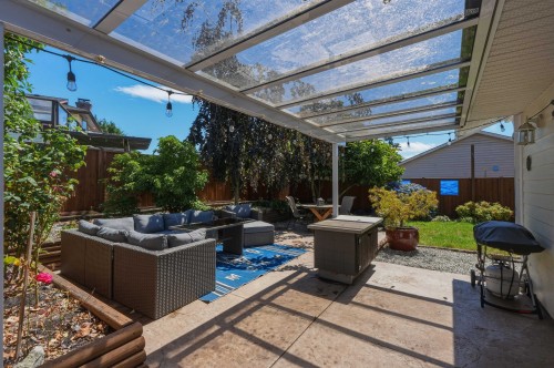 5616 Emerson Road, Sechelt, BC - Outdoor