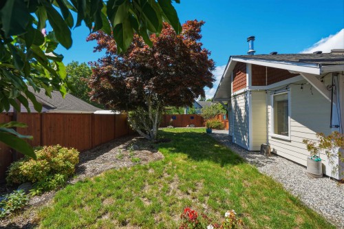 5616 Emerson Road, Sechelt, BC - Outdoor