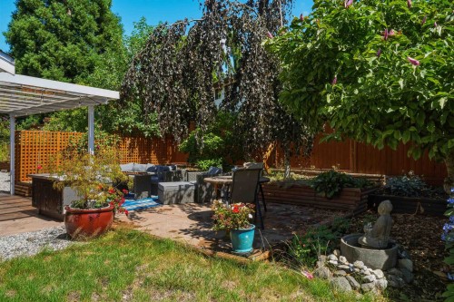 5616 Emerson Road, Sechelt, BC - Outdoor