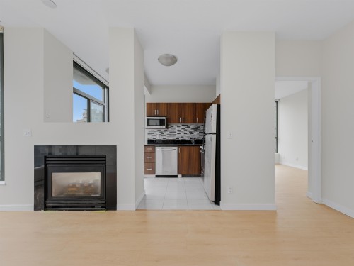 2304-1239 Georgia Street W, Vancouver, BC - Indoor Photo Showing Living Room With Fireplace