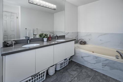 9851 Haddon Drive, Richmond, BC - Indoor Photo Showing Bathroom