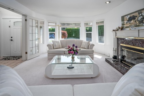 9851 Haddon Drive, Richmond, BC - Indoor Photo Showing Living Room With Fireplace