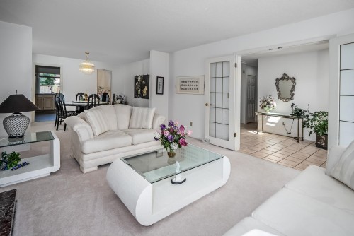 9851 Haddon Drive, Richmond, BC - Indoor Photo Showing Living Room