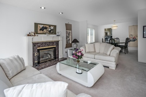 9851 Haddon Drive, Richmond, BC - Indoor Photo Showing Living Room With Fireplace