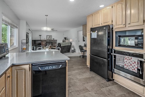 9851 Haddon Drive, Richmond, BC - Indoor Photo Showing Kitchen
