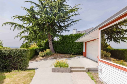 5078 Bay Road, Sechelt, BC - Outdoor