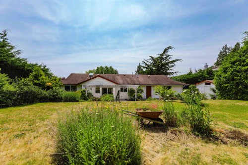 5078 Bay Road, Sechelt, BC - Outdoor