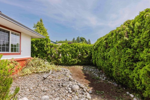 5078 Bay Road, Sechelt, BC - Outdoor