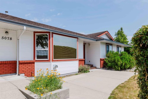 5078 Bay Road, Sechelt, BC - Outdoor