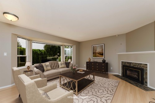 5078 Bay Road, Sechelt, BC - Indoor Photo Showing Living Room With Fireplace