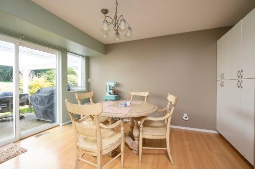 5078 Bay Road, Sechelt, BC - Indoor Photo Showing Dining Room