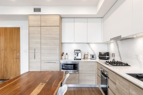 2507-595 Austin Avenue, Coquitlam, BC - Indoor Photo Showing Kitchen With Upgraded Kitchen
