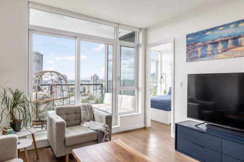 2507-595 Austin Avenue, Coquitlam, BC - Indoor Photo Showing Living Room