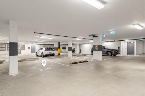 2507-595 Austin Avenue, Coquitlam, BC - Indoor Photo Showing Garage