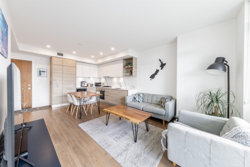 2507-595 Austin Avenue, Coquitlam, BC - Indoor Photo Showing Living Room