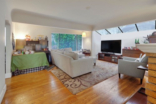 1373 64Th Avenue W, Vancouver, BC - Indoor Photo Showing Living Room