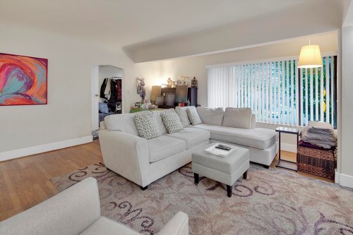 1373 64Th Avenue W, Vancouver, BC - Indoor Photo Showing Living Room