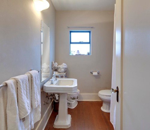 1373 64Th Avenue W, Vancouver, BC - Indoor Photo Showing Bathroom