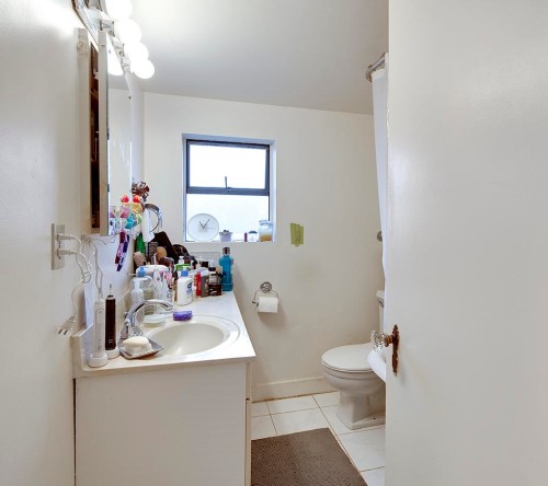 1373 64Th Avenue W, Vancouver, BC - Indoor Photo Showing Bathroom