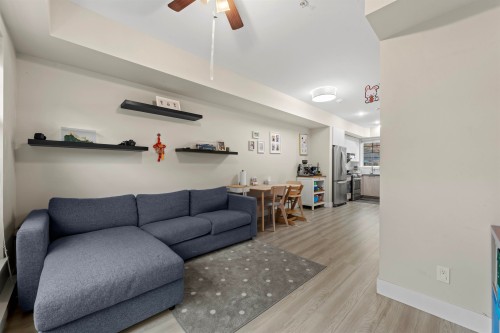 7-5132 Canada Way, Burnaby, BC - Indoor Photo Showing Living Room