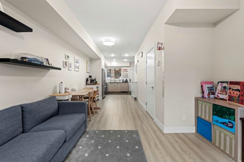 7-5132 Canada Way, Burnaby, BC - Indoor