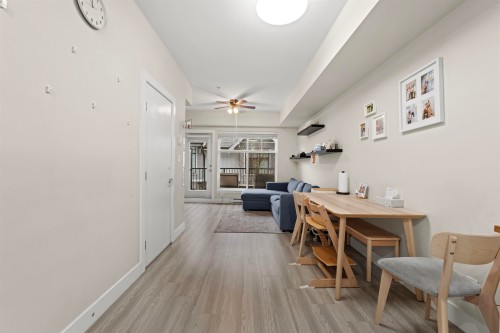 7-5132 Canada Way, Burnaby, BC - Indoor Photo Showing Dining Room