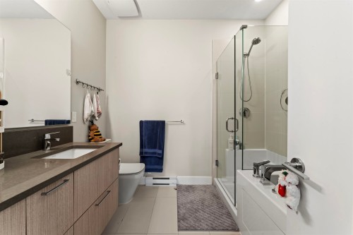 7-5132 Canada Way, Burnaby, BC - Indoor Photo Showing Bathroom