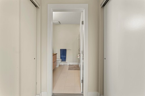 7-5132 Canada Way, Burnaby, BC - Indoor Photo Showing Other Room