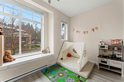 7-5132 Canada Way, Burnaby, BC - Indoor Photo Showing Other Room