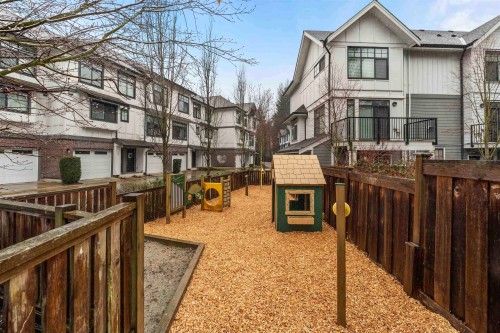 7-5132 Canada Way, Burnaby, BC - Outdoor