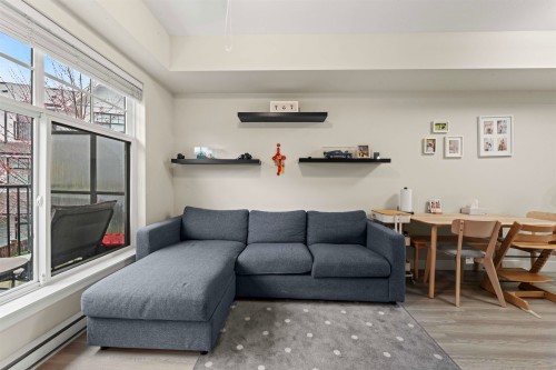 7-5132 Canada Way, Burnaby, BC - Indoor Photo Showing Living Room