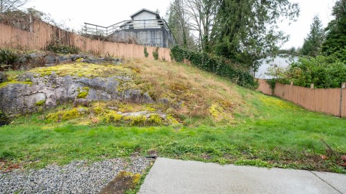 5839 Trail Avenue, Sechelt, BC - Outdoor