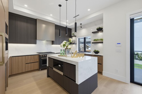 6383 Grant Street, Burnaby, BC - Indoor Photo Showing Kitchen With Upgraded Kitchen