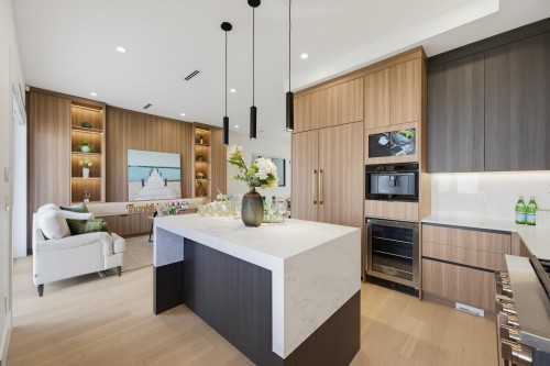 6383 Grant Street, Burnaby, BC - Indoor Photo Showing Kitchen With Upgraded Kitchen