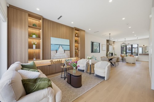 6383 Grant Street, Burnaby, BC - Indoor Photo Showing Living Room