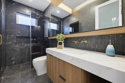 6383 Grant Street, Burnaby, BC - Indoor Photo Showing Bathroom