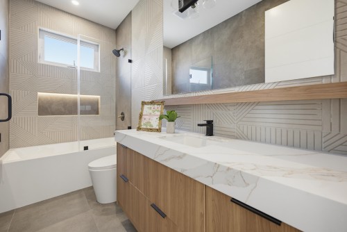 6383 Grant Street, Burnaby, BC - Indoor Photo Showing Bathroom