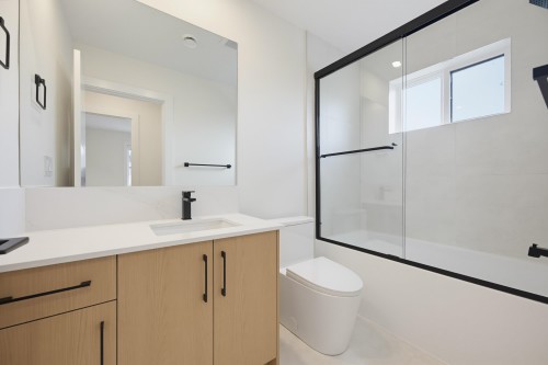 6383 Grant Street, Burnaby, BC - Indoor Photo Showing Bathroom