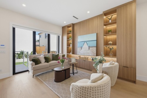 6383 Grant Street, Burnaby, BC - Indoor Photo Showing Living Room
