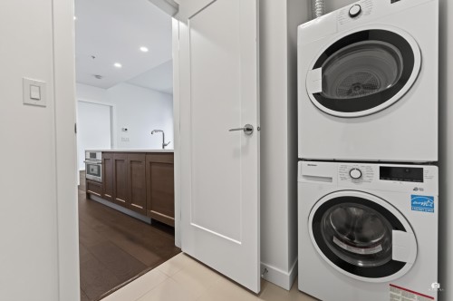 401-5681 Birney Avenue, Vancouver, BC - Indoor Photo Showing Laundry Room
