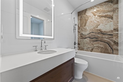 401-5681 Birney Avenue, Vancouver, BC - Indoor Photo Showing Bathroom