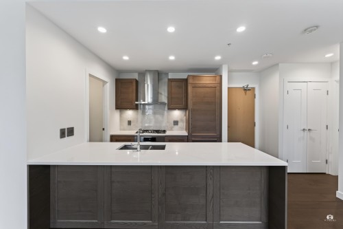 401-5681 Birney Avenue, Vancouver, BC - Indoor Photo Showing Kitchen With Double Sink With Upgraded Kitchen