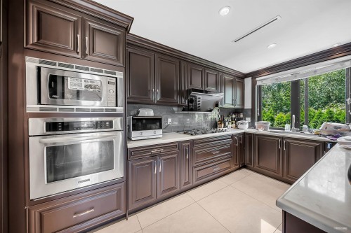 10651 Granville Avenue, Richmond, BC - Indoor Photo Showing Kitchen