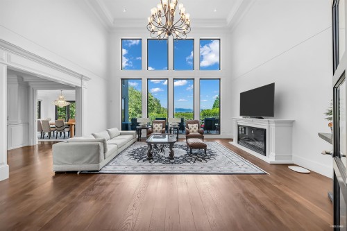 10651 Granville Avenue, Richmond, BC - Indoor Photo Showing Living Room With Fireplace