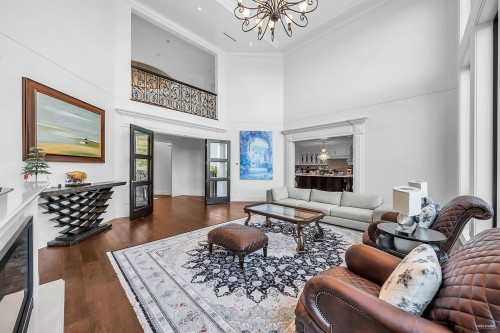 10651 Granville Avenue, Richmond, BC - Indoor Photo Showing Living Room With Fireplace